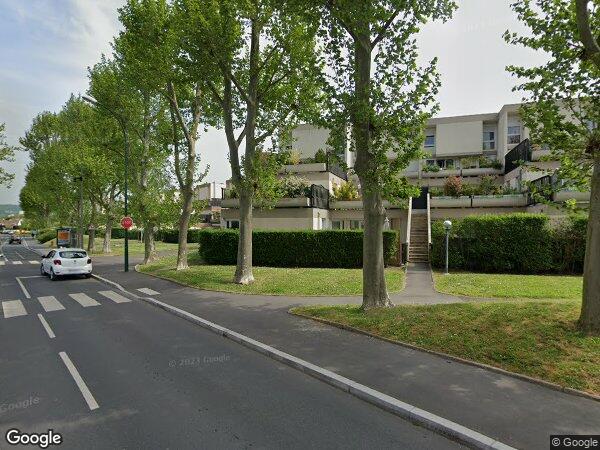 UN APPARTEMENT AVEC DEUX EMPLACEMENTS DE PARKING