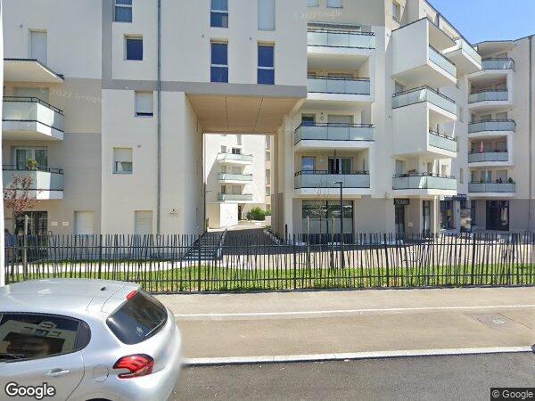 UN APPARTEMENT ET UN EMPLACEMENT DE STATIONNEMENT