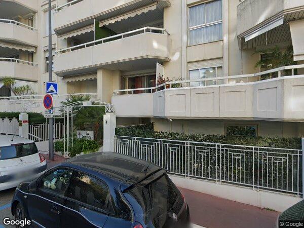 UN APPARTEMENT AVEC UNE CAVE ET UN GARAGE 