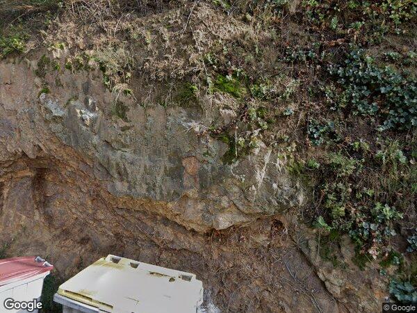 UNE MAISON A USAGE D'HABITATION AVEC GARAGE ET TERRAIN