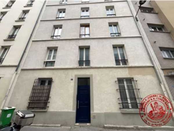 UN APPARTEMENT T2 ET UNE CAVE