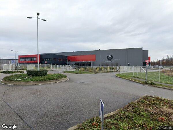 UN EMPLACEMENT OUVERT