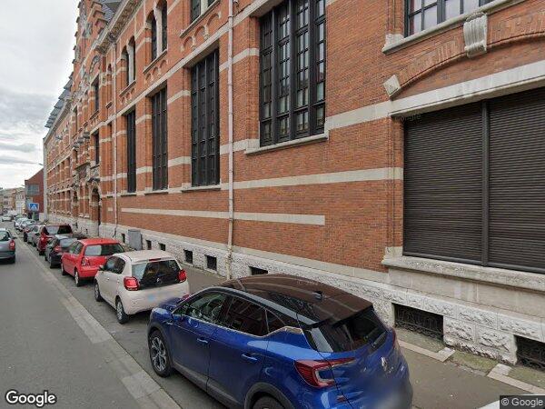 UNE MAISON À USAGE D'HABITATION