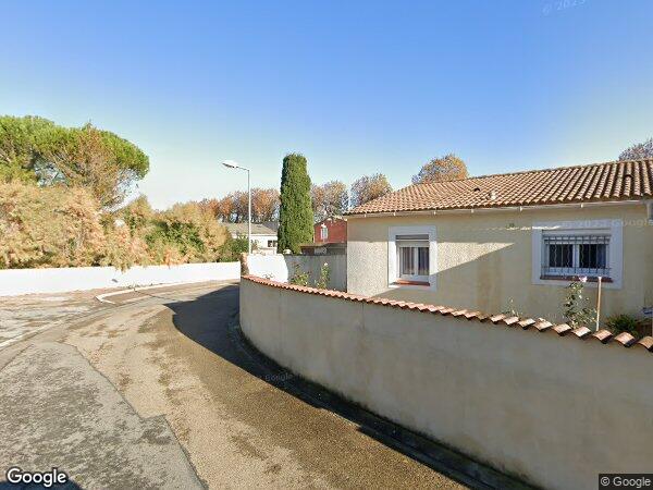 UNE MAISON À USAGE D'HABITATION AVEC TERRAIN ATTENANT