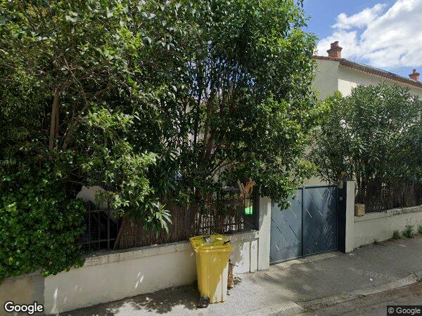 UNE MAISON À USAGE D'HABITATION