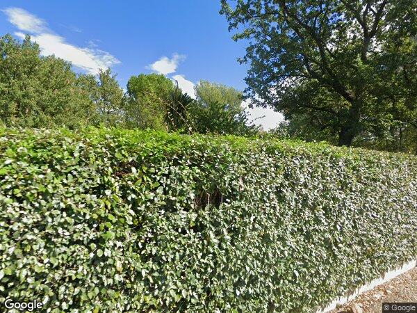 UNE MAISON D'HABITATION AVEC TERRAIN
