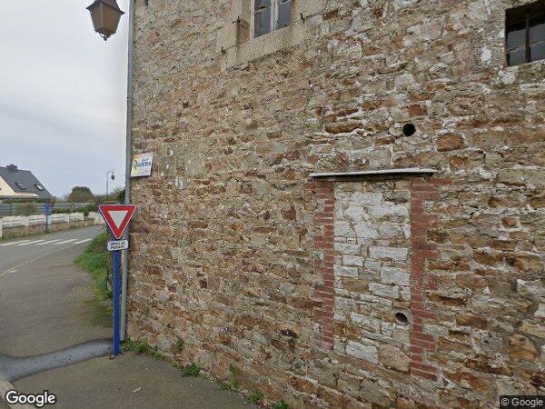 UNE MAISON D'HABITATION, CORPS DE BÂTIMENT ET TERRAINS