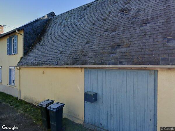 UNE MAISON À USAGE D'HABITATION