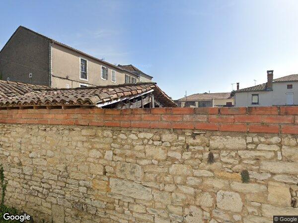 UNE MAISON D’HABITATION ET DES PARCELLES DE TERRE À USAGE AGRICOLE