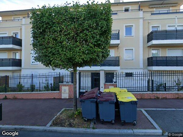UN APPARTEMENT AVEC UNE CAVE ET UN EMPLACEMENT DE STATIONNEMENT