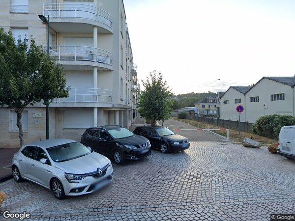 UN APPARTEMENT ET DEUX PLACES DE STATIONNEMENT 
