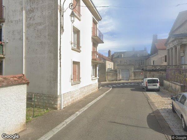 UN IMMEUBLE À USAGE D’HABITATION