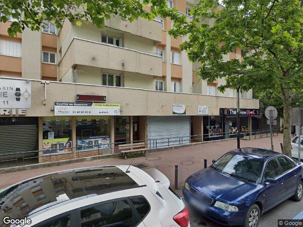 UN APPARTEMENT DE TYPE F2 AVEC UNE CAVE ET UN PARKING