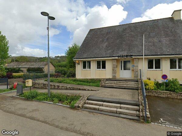 UNE MAISON D'HABITATION ET DE COMMERCE AVEC SOUBASSEMENT