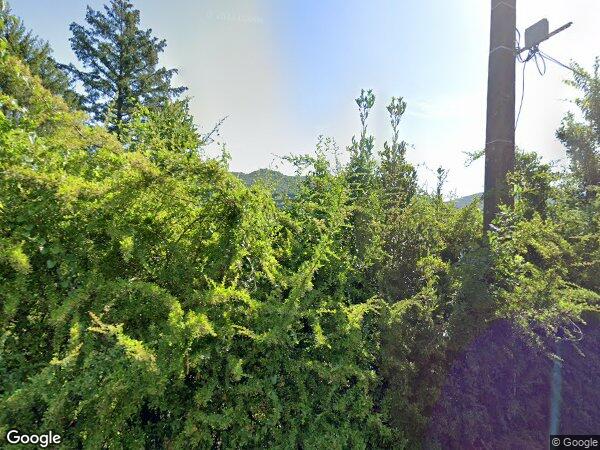 UN IMMEUBLE ET DE PARCELLES DE TERRAIN EN NATURE DE TERRE