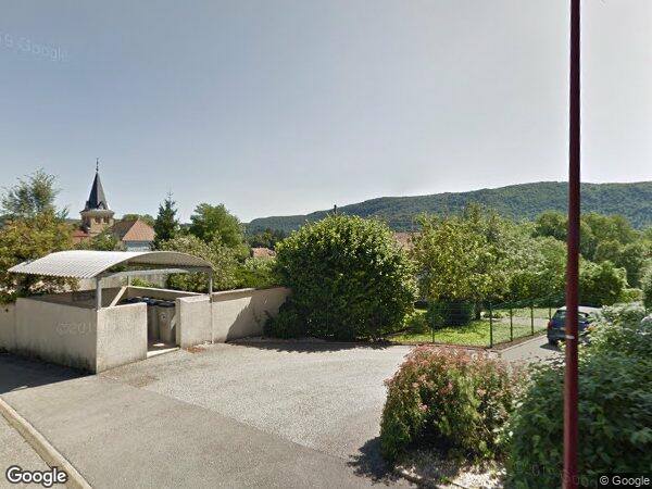 UN APPARTEMENT DE TYPE 2 AVEC UNE PLACE DE PARKING ET UNE CAVE