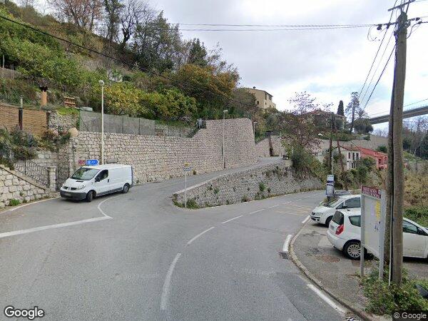 UNE  MAISON INDIVIDUELLE UNE PISCINE ET TERRAIN AUTOUR