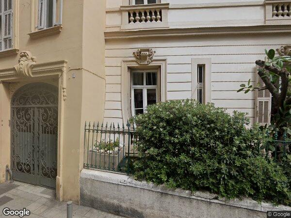 UN APPARTEMENT ET UNE CAVE