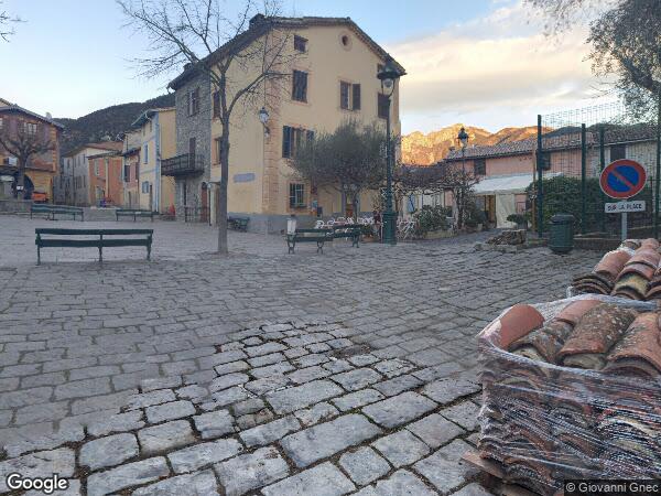UN APPARTEMENT ET UNE CAVE