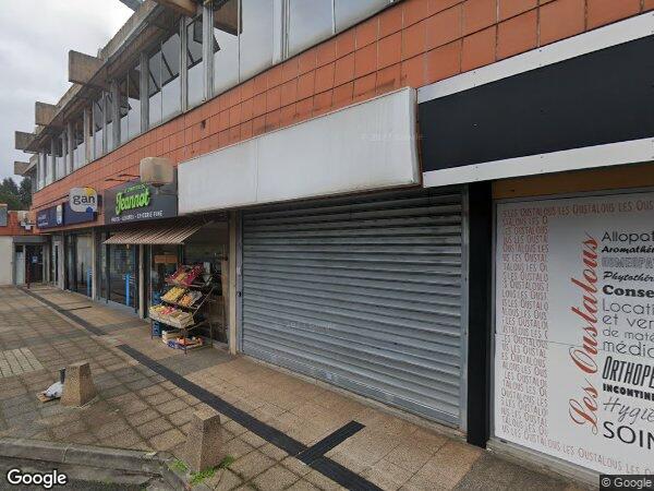 UN ENSEMBLE IMMOBILIER À USAGE DE BUREAUX ET 3 EMPLACEMENTS DE PARKING