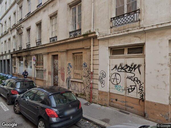 UN LOCAL ET UN GRENIER