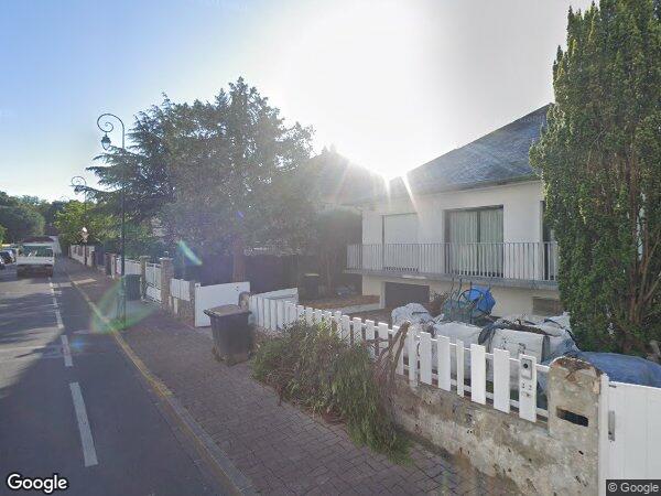 UN APPARTEMENT AVEC CAVE ET PARKING EXTÉRIEUR