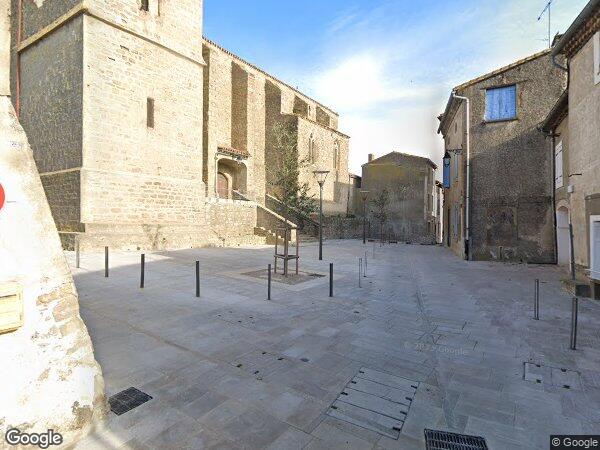 UNE MAISON DE VILLAGE À USAGE D'HABITATION