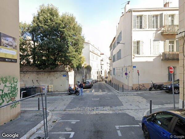 UN APPARTEMENT ET UNE CAVE