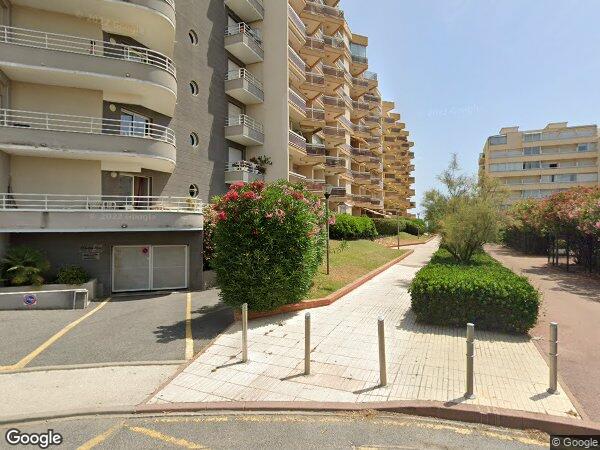 UN APPARTEMENT ET UN EMPLACEMENT POUR VOITURE