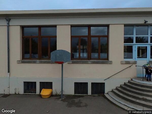 UN IMMEUBLE À USAGE BUREAUX