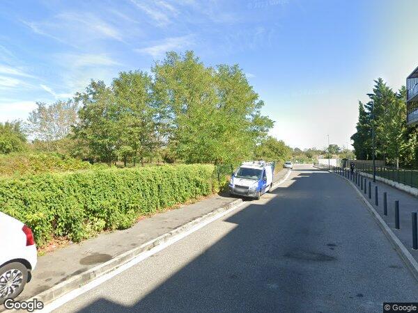 UN APPARTEMENT ET UN EMPLACEMENT DE PARKING