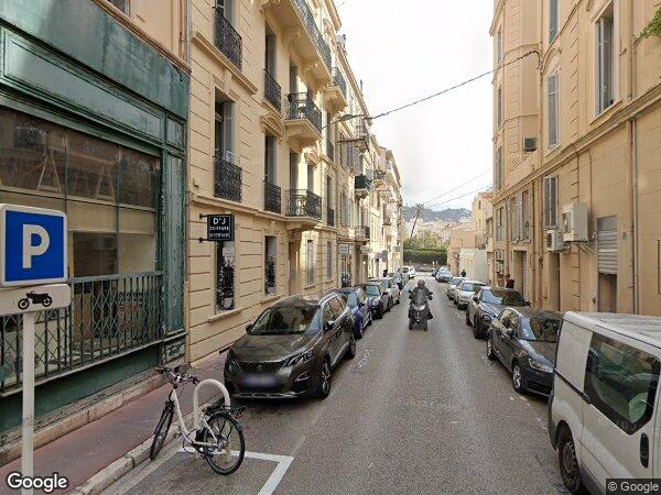 UN STUDIO AVEC UNE CAVE