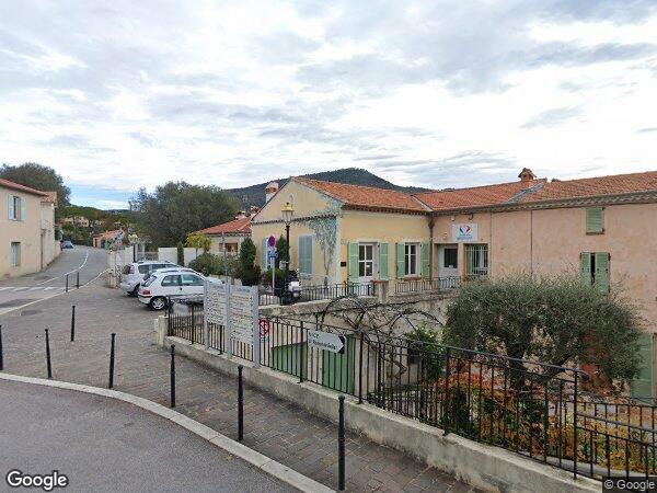 UNE MAISON INDIVIDUELLE D’HABITATION AVEC PISCINE