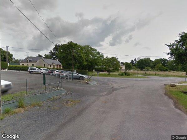 UN BÂTIMENT À USAGE COMMERCIAL ET INDUSTRIEL