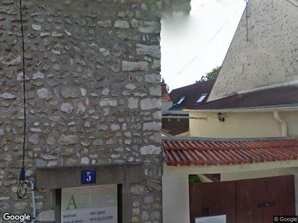 UN APPARTEMENT ET UNE CAVE