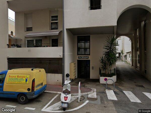 UN APPARTEMENT ET UN LOCAL A USAGE DE CAVE