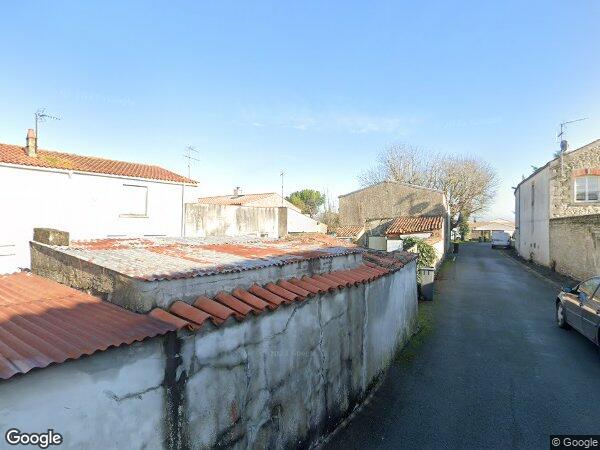 UNE MAISON D'HABITATION ET TROIS PARCELLES ATTENANTES