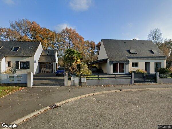 UNE MAISON D'HABITATION + GARAGE