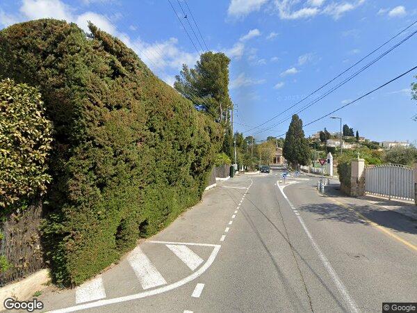 UNE VASTE ET TRÈS BELLE PROPRIÉTÉ 