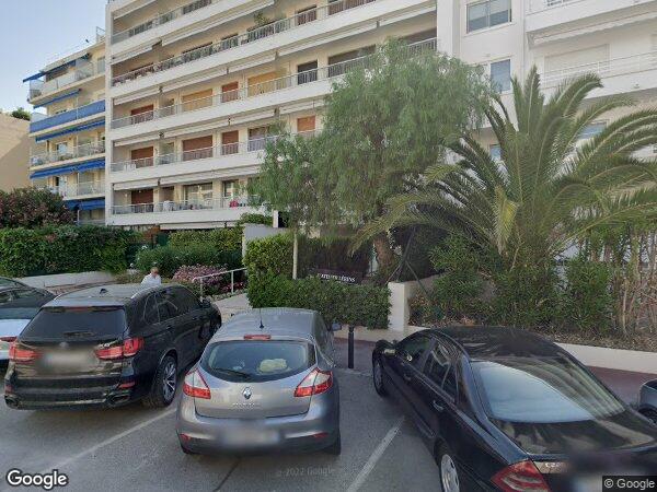 UN APPARTEMENT À USAGE D’HABITATION AVEC BALCON & TERRASSE