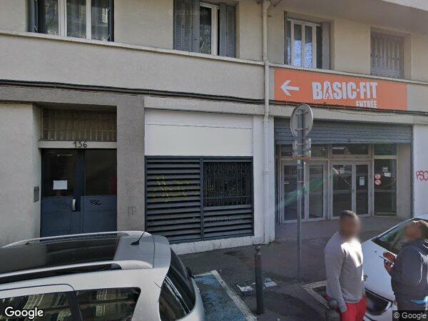 UN APPARTEMENT AVEC UNE CAVE