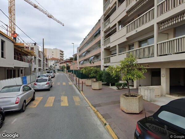 UN APPARTEMENT AVEC JARDIN ET UN PARKING
