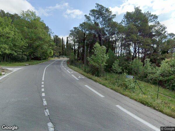 UN LOCAL EN SOUS-SOL ET TROIS LOCAUX EN REZ-DE-CHAUSSÉE