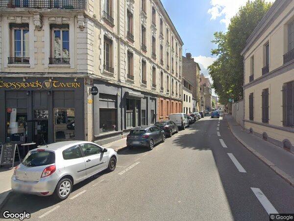 4 STUDIOS ET UNE PLACE DE STATIONNEMENT