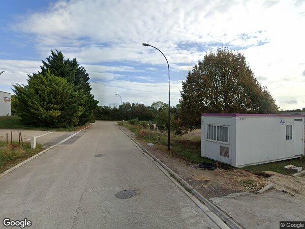 UN ENSEMBLE IMMOBILIER À USAGE INDUSTRIEL