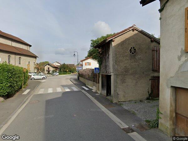 UNE MAISON D'HABITATION MITOYENNE