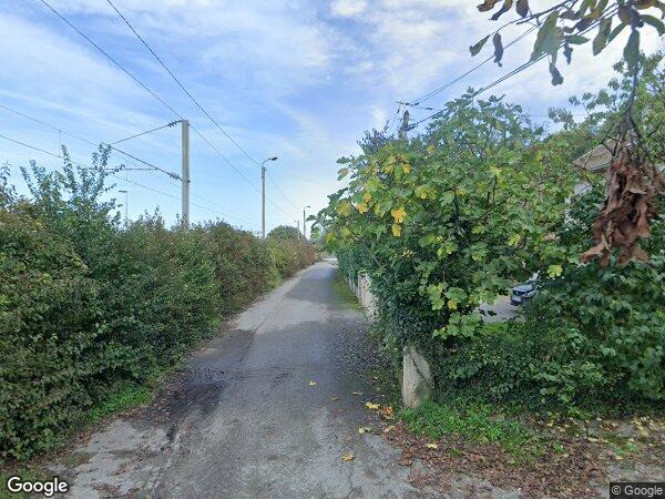 UN ENSEMBLE IMMOBILIER BÂTI ET NON BÂTI À USAGE PROFESSIONNEL