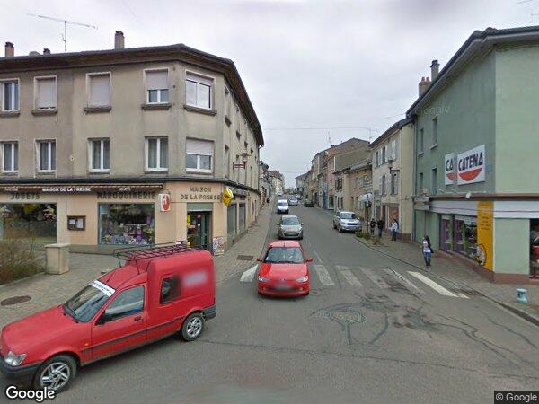 UN IMMEUBLE À USAGE MIXTE D'HABITATION ET DE COMMERCE