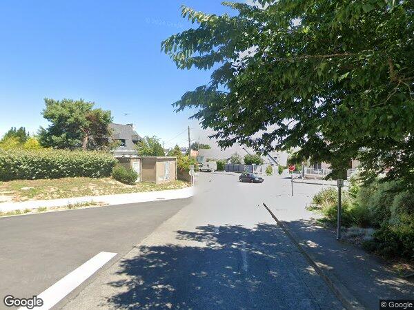 UNE MAISON À USAGE D'HABITATION CONSTRUITE EN PARPAINGS, COUVERTE EN ARDOISES