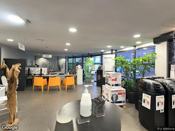 UN APPARTEMENT AVEC CAVE ET UNE PLACE DE PARKING